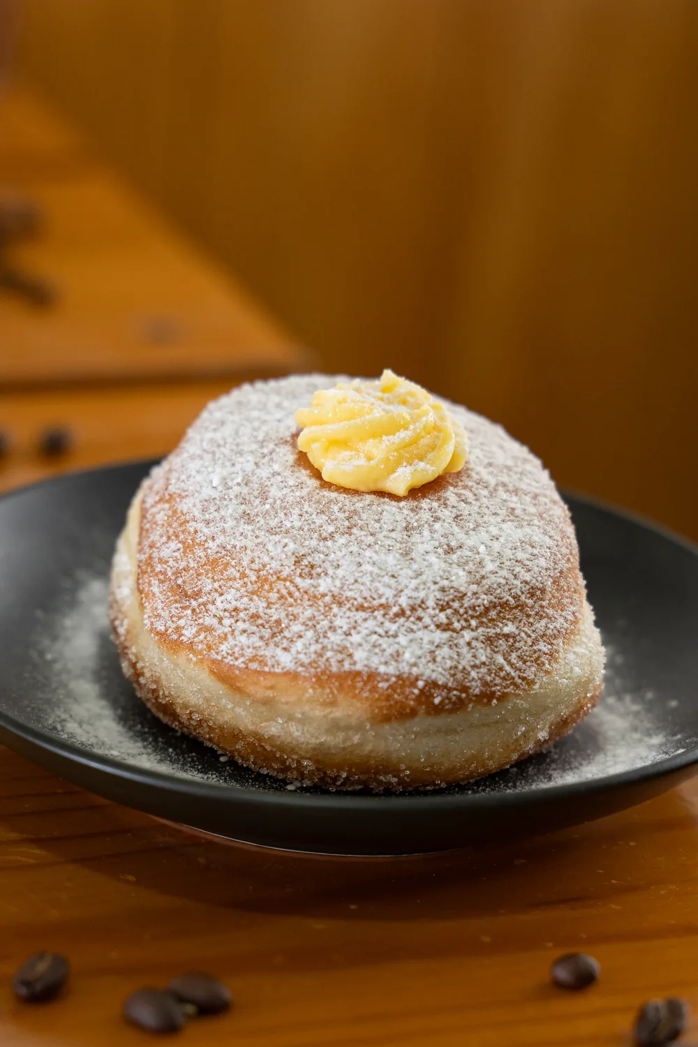 Bombolone italiano relleno de crema preparado diariamente